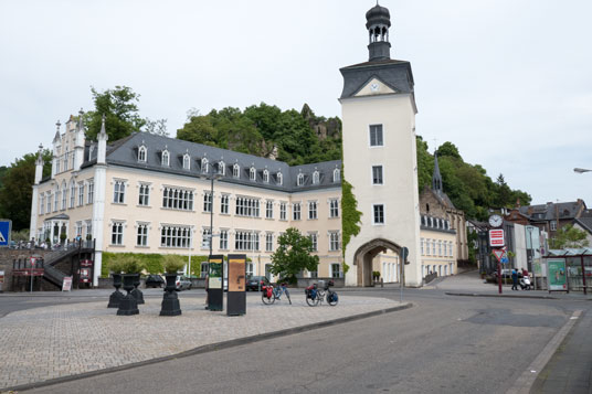 Schloss Sayn in Sayn, 31 km ab Start