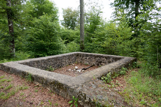 Fundament des Wachtposten Pfahlbuck westlich von Kipfenberg, 721 km ab Start