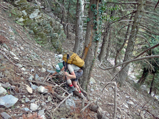 Kletterpartie zur Umgehung von Windbruch (Weg zwischen Kapelle "Agios Dimitros" und Arna)