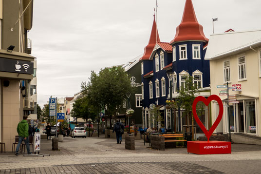 Bild: Fußgängerzone in Akureyri