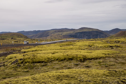 Ringstraße in der Hellisheiði zwischen Hveragerði und Reykjavik