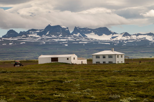 Blick von der Straße 94 auf die Berge westlich von Bakkagerði
