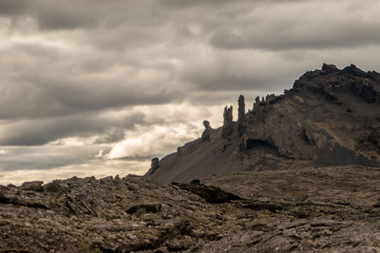 Bild: Felsenwächter oberhalb der Bræðrafell Hütte