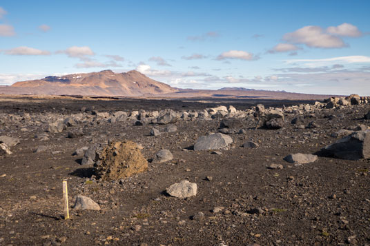 Bild: Einfacher Trail am Fuß der Herðubreið in Richtung Þorsteinsskáli Hütte