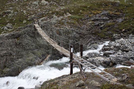Brücke über den Tjønnholåe in Jotunheimen