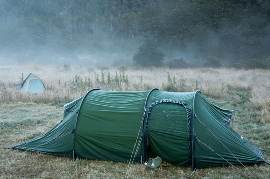 Unser gefrorenes Zelt auf dem Cascade Creek Campsite (Anfang Februar)