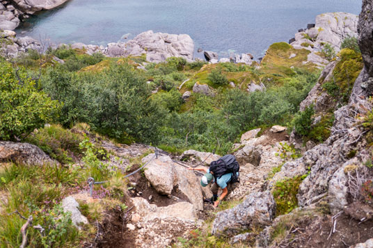 Bild: Rutschiger Abstieg auf dem Fiskersti gesichert mit Ketten