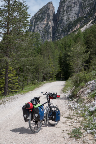 Bahnradweg "Langer Weg der Dolomiten" nördlich von Cortina d'Ampezzo, 346 km ab München