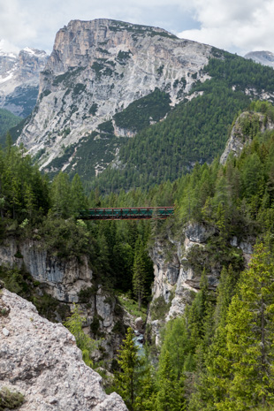 Bahnradweg "Langer Weg der Dolomiten" südl. des Passes Cimabanche, 343 km ab München