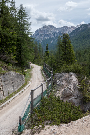 Bahnradweg "Langer Weg der Dolomiten" südl. des Passes Cimabanche, 343 km ab München