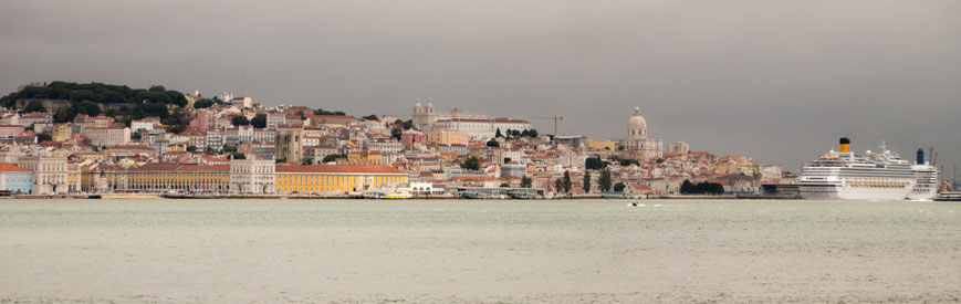 Blick über den Tejo auf Lissabon