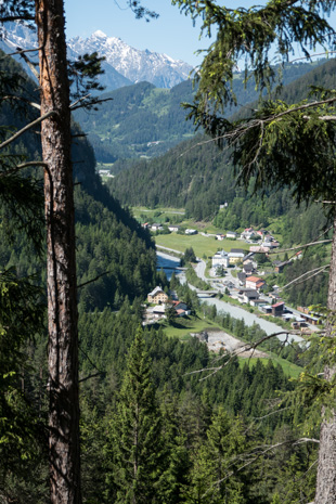 Blick auf Martina vom Aufstieg zur Norbertshöhe, 319,8 km ab Donauwörth